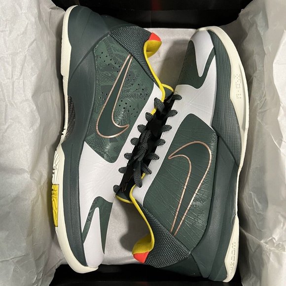 Kobe 5 V Protro “GIRLS EYBL”